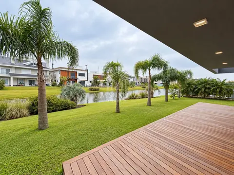 Sobrado semi-mobiliado com fundo para o lago no Lagos de São Gonçalo